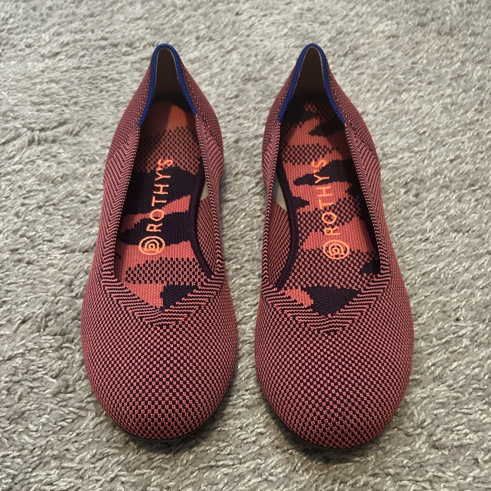 Barely worn Rothy’s women’s shoes. Size 8.5